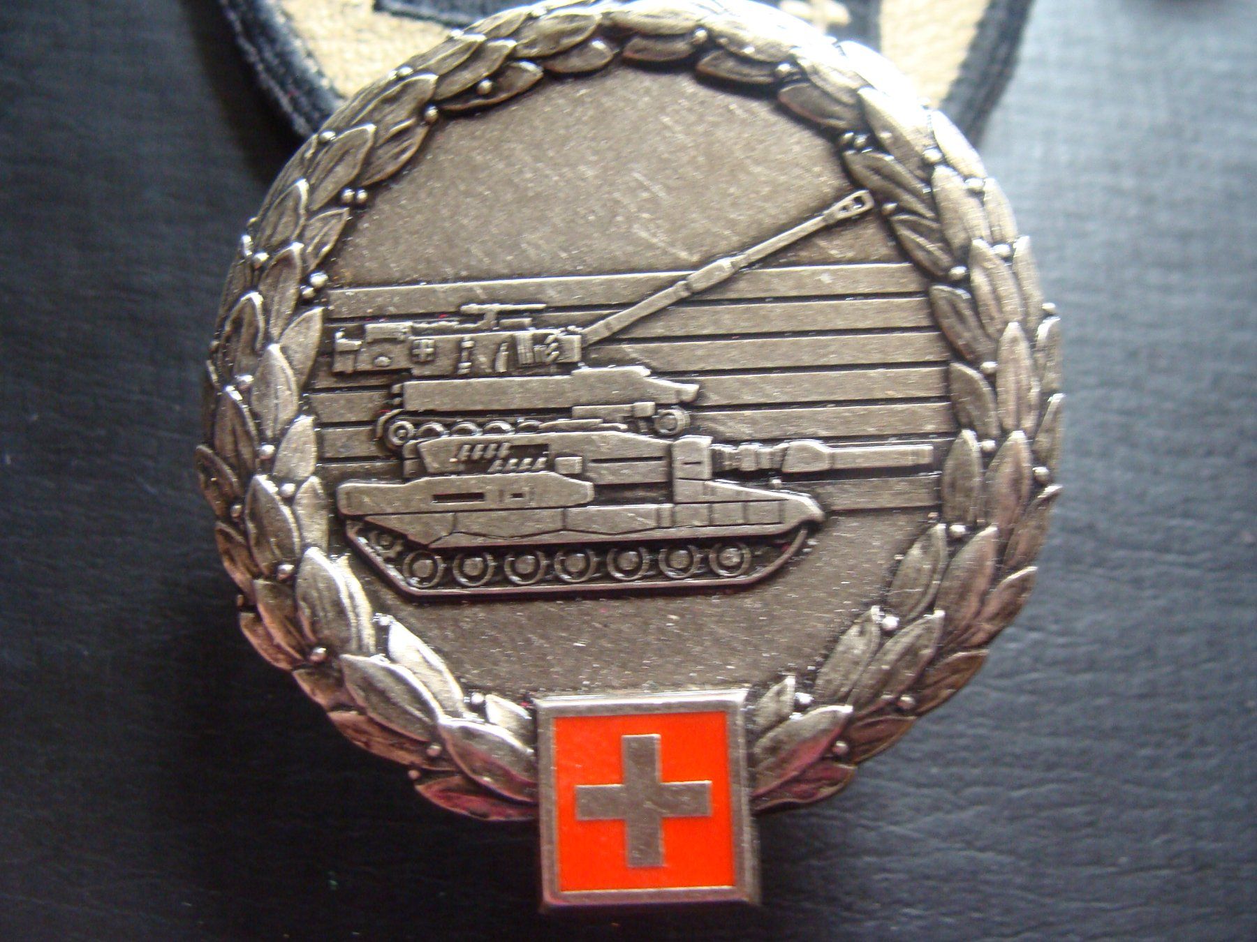 Schweizer Armee Placchette & Badge: Insigne moderne avec M 109 et Léopard – Usato da Cuarny venduto da hen_g7hn