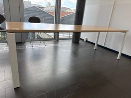 Assmann Solos Konferenztisch, Eiche, Gestell Weiss, 240 × 80