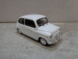 Solido 1:43 Classic Car Fiat 600