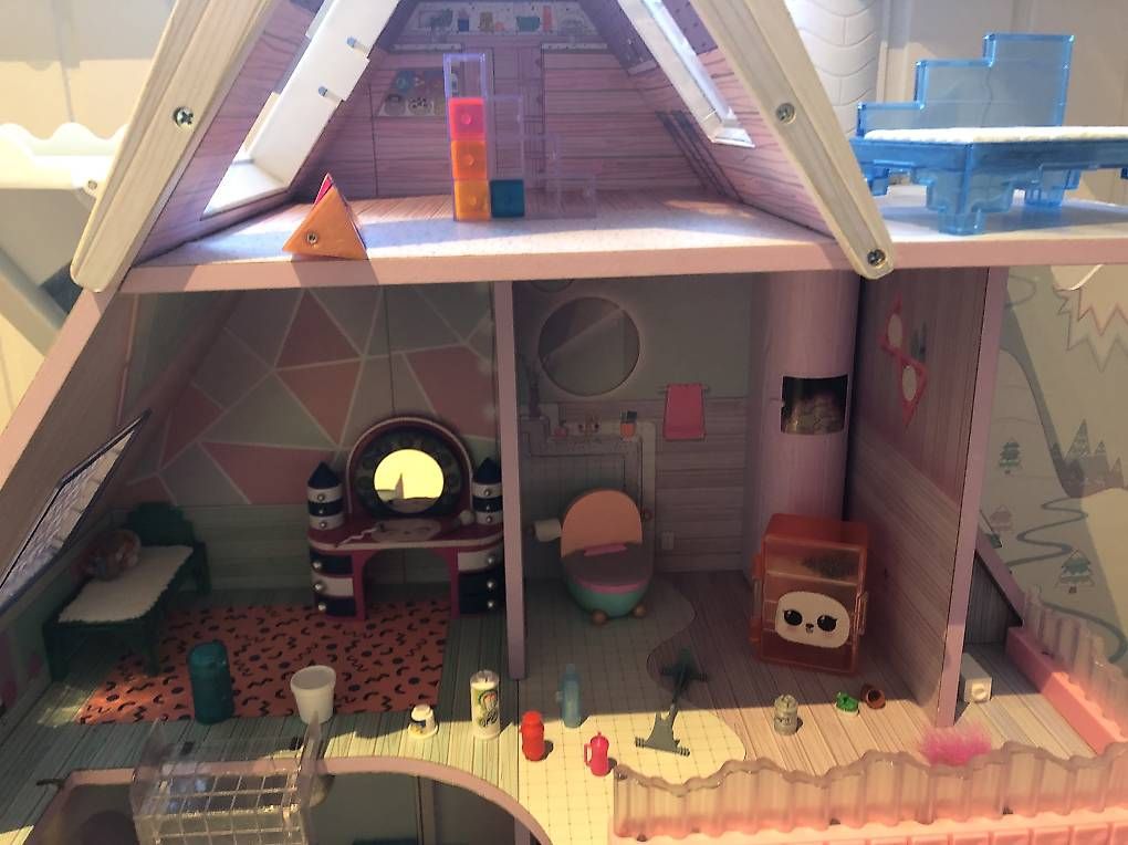 Maisons & Meubles de poupées: Puppenhaus mit Licht – D'occasion à Oberbuchsiten par etr_2jg5 4