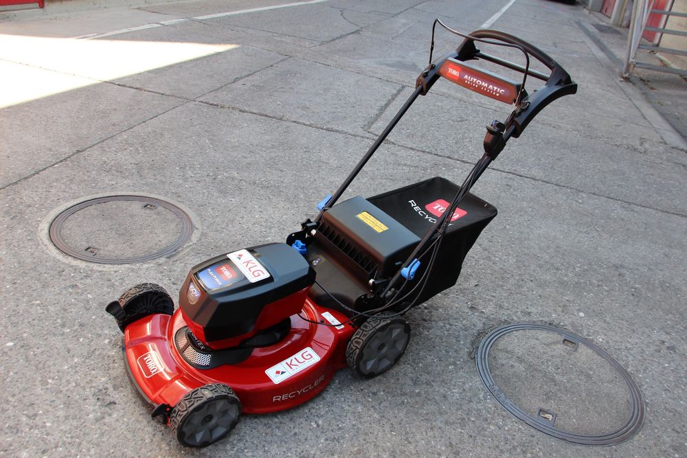 Toro AkkuRasenmäher 21864 Kaufen auf Ricardo