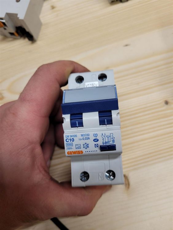 KOMPACT FI-LS MDC60 1PN C10A 30mA A | Kaufen auf Ricardo