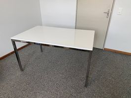 Esstisch weiss Hochglanz mit Metallfüssen, 135 x 85 cm
