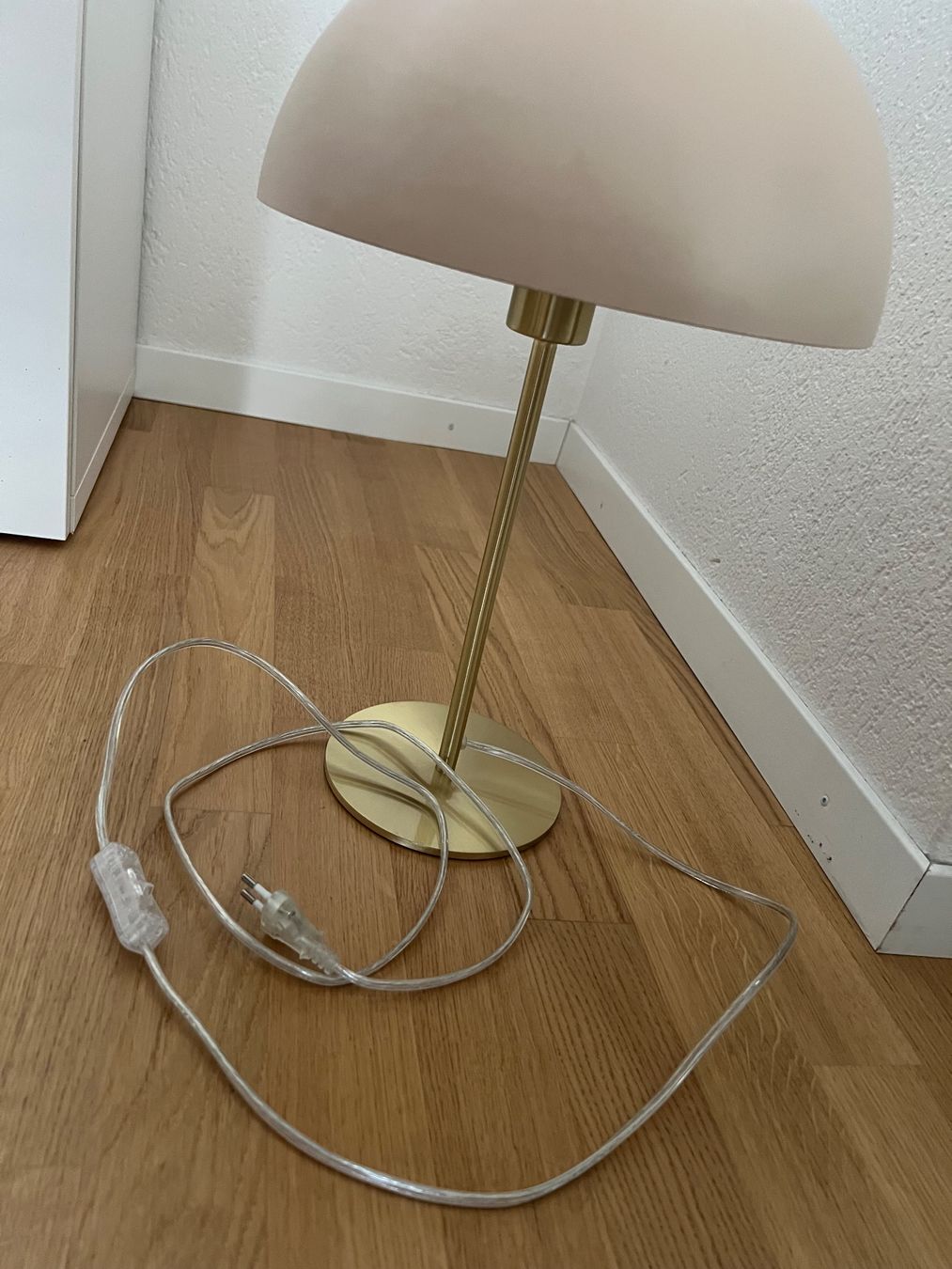 Westwing Lampes: Rosane Tischlampe mit Gold – D'occasion à Zürich par vio_8bvh 2