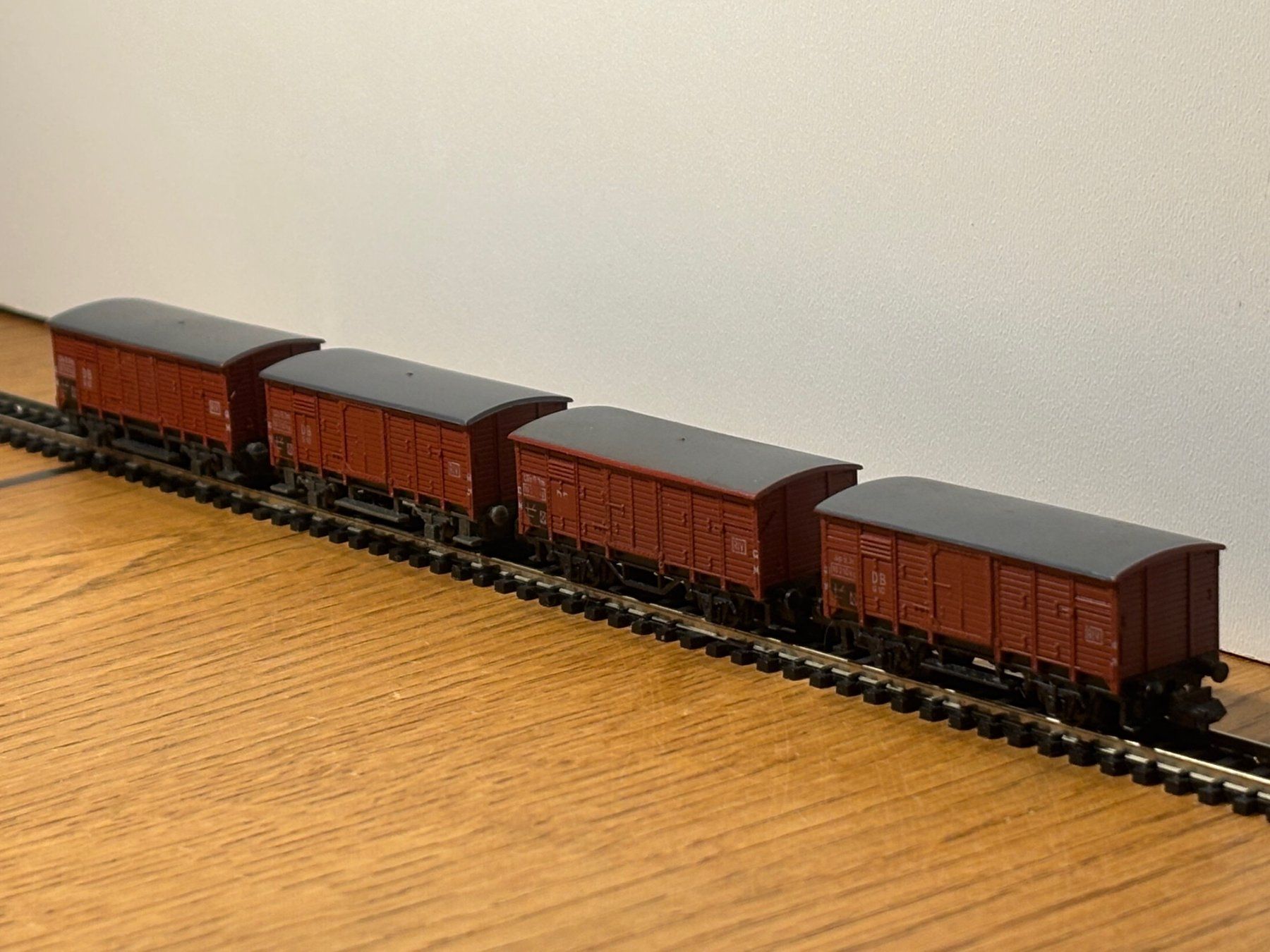 Modellini di ferrovie: *e1347: 4 Güterwagen (Spur N) – Usato da Birsfelden venduto da Birs_25