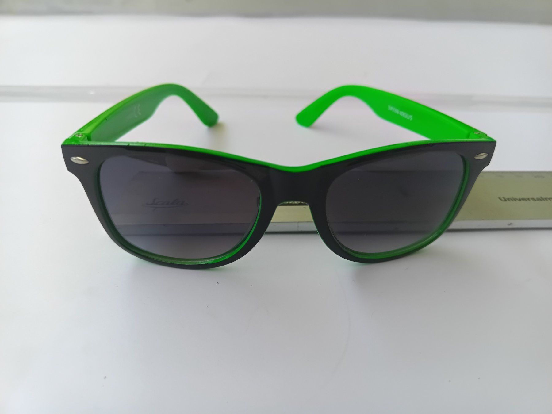 Occhiali & Lenti: Sonnenbrille schwarz/gruen – Nuovo (secondo la descrizione) da Wängi venduto da Ladys_First
