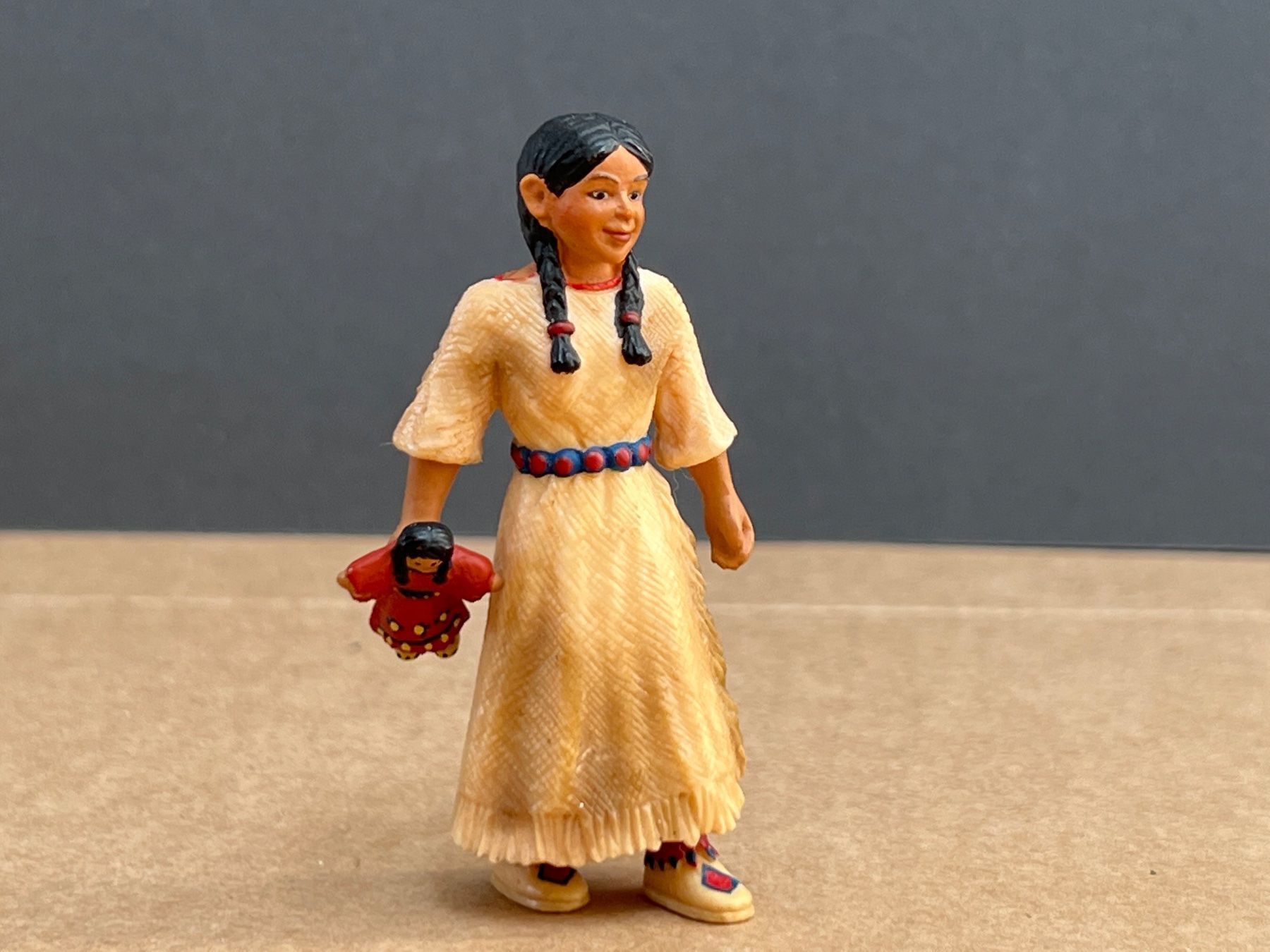 Schleich Statuette: Schleich 70306 Sioux Mädchen Indianer – Usato da Ennetbaden venduto da mapa05