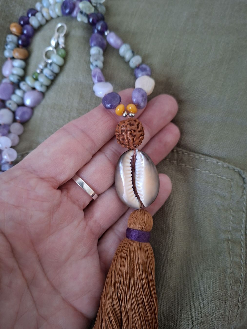 Catenine: Mala Kette Halbedelsteine Kauri handgeknüpft – Nuovo (secondo la descrizione) da Remetschwil venduto da littleredboots