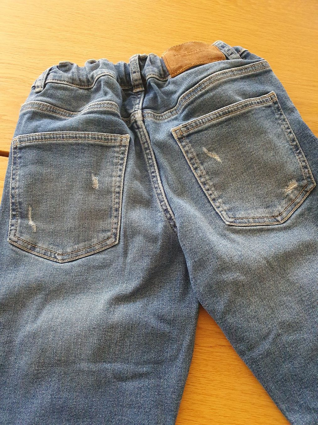 Zara Pantaloni: Zara Jeans Gr. 152 mit Loechern,destroyed Look, top! – Nuovo (secondo la descrizione) da St.Gallen venduto da Avena135 4