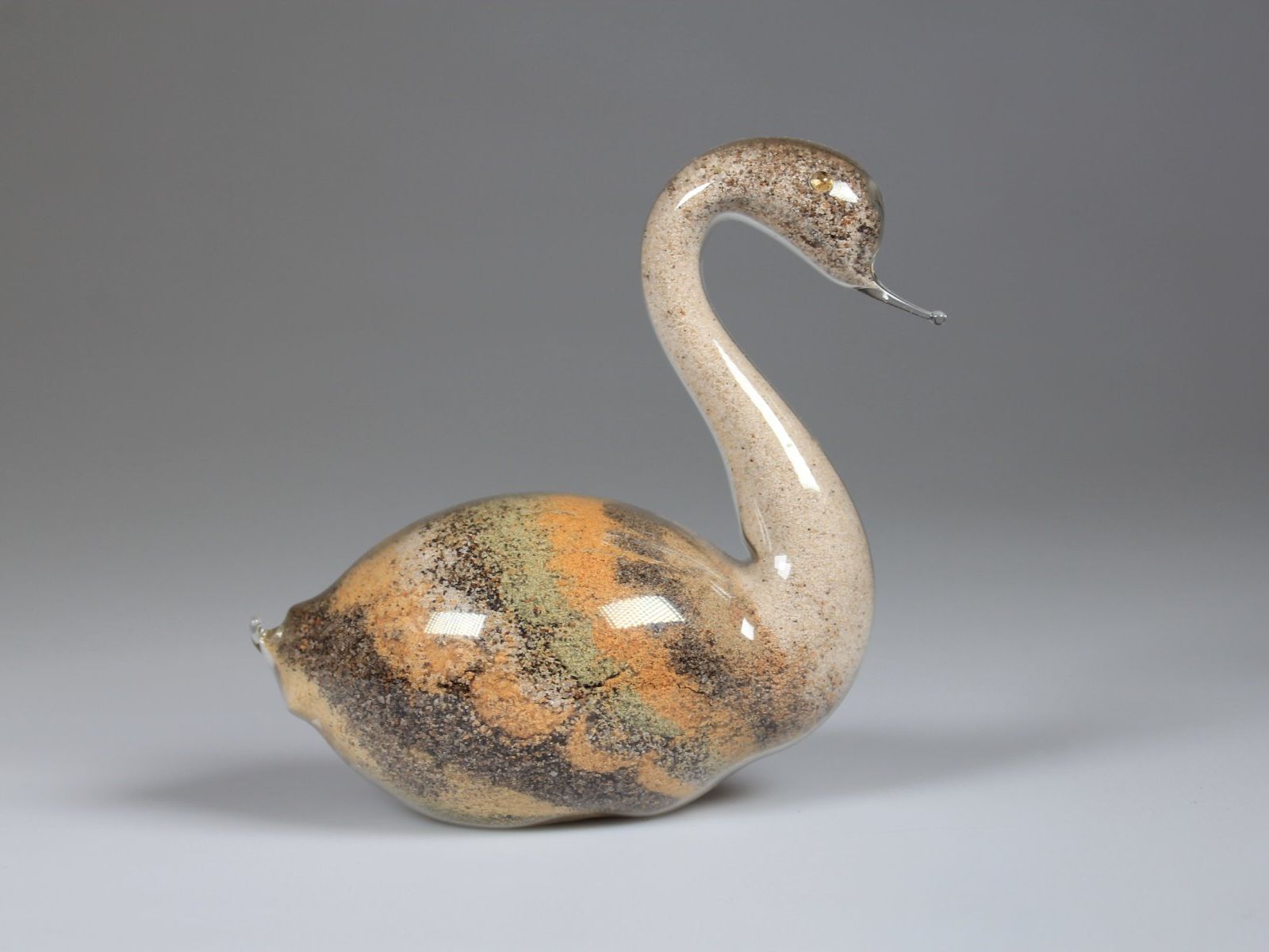 Statuette: Glas-Schwan mit Sandeinschlüssen – Usato da Basel venduto da IRMAundFRED