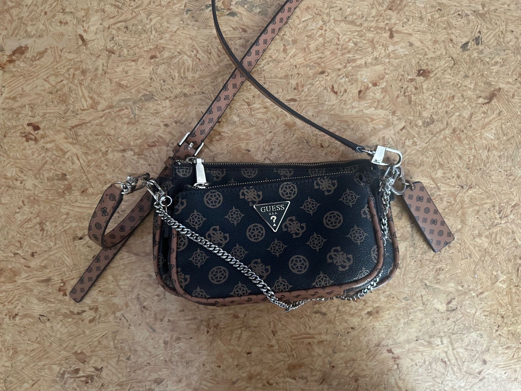 Guess Sacs femmes: Guess Handtasche – D'occasion à Frauenfeld par sin_wb9c