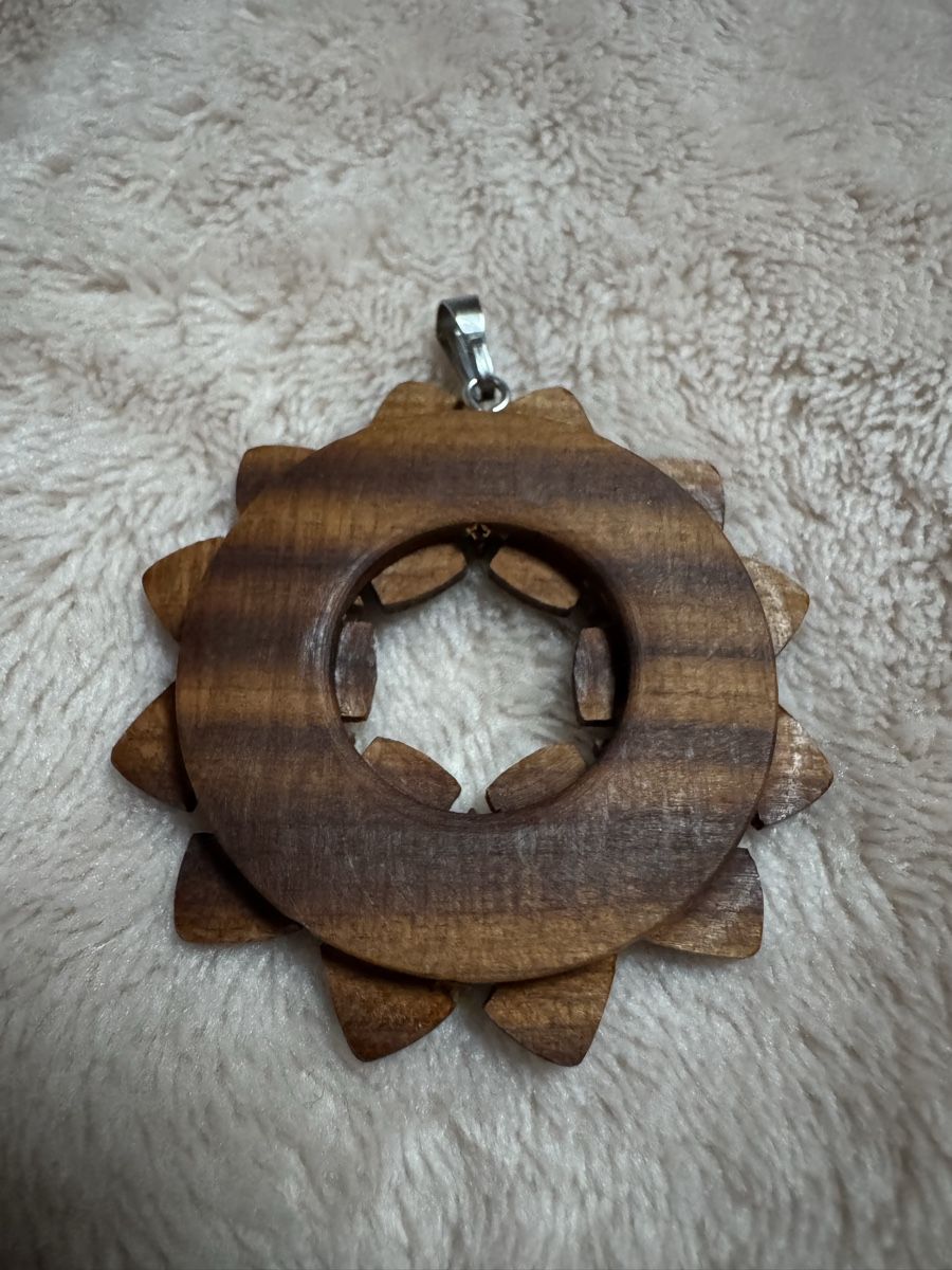 Ciondoli: Holz Anhänger Blumenmuster – Usato da Heiden venduto da Bettyk11. 2