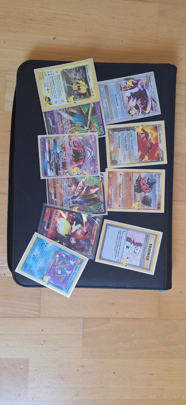 Cartoline: Celbrations Pokemon Bundle – Nuovo (secondo la descrizione) da Riehen venduto da rah_rr6c
