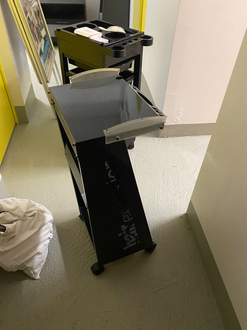 Mobili & Arredamento: Coiffeur-Rollwagen schwarz, in Metall – Usato da Hinterkappelen venduto da charlie98 2
