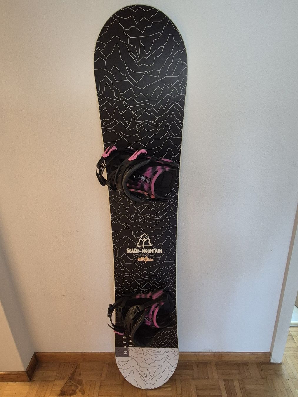 Boards: Beach-Mountain 163w Snowboard mit Bindungen – D'occasion à Pfungen par Sonnestern