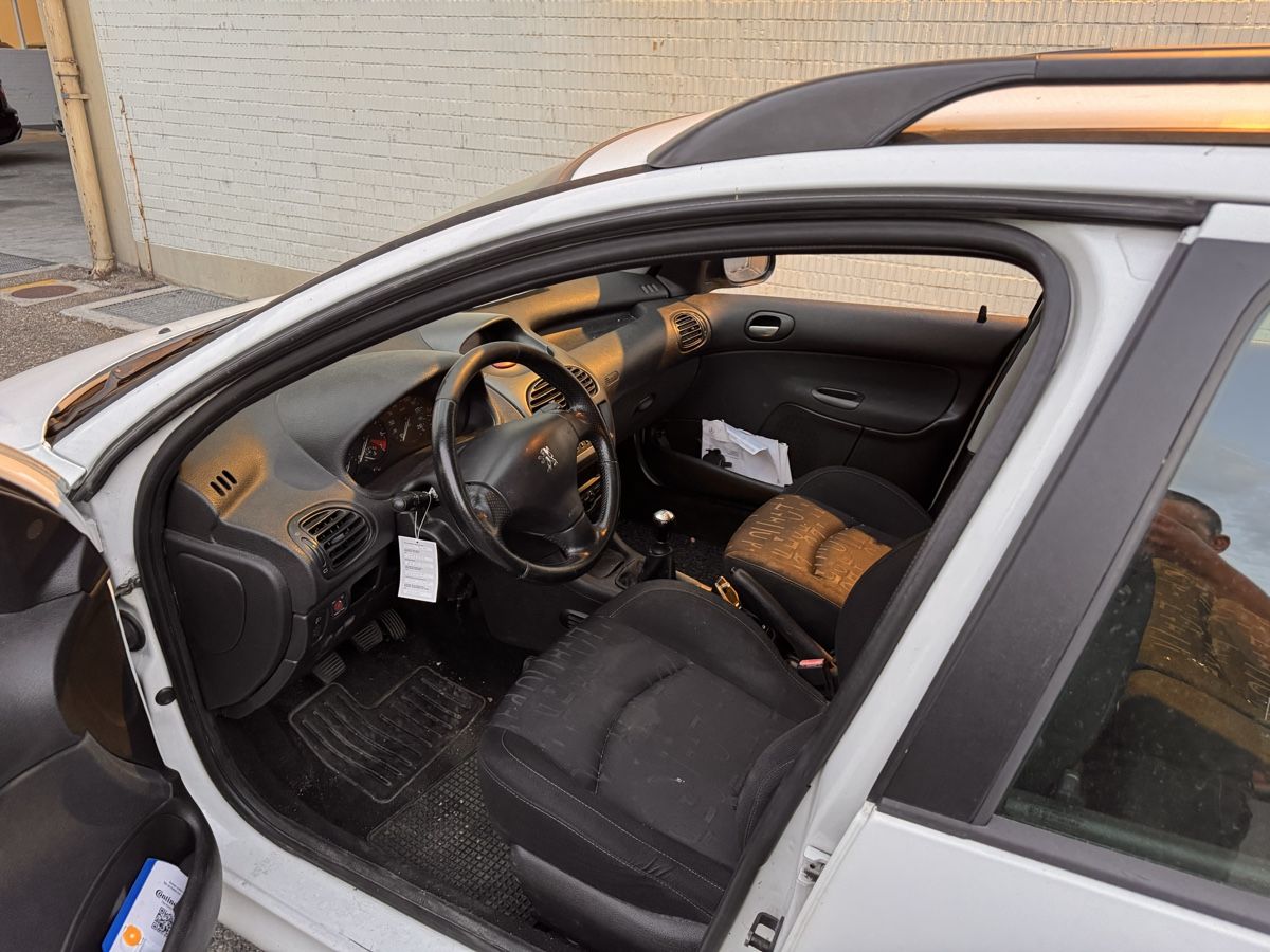 Peugeot Automobili: Peugeot 206 1.6 Break 2003 – Difettoso da Füllinsdorf venduto da Pujdo545 3