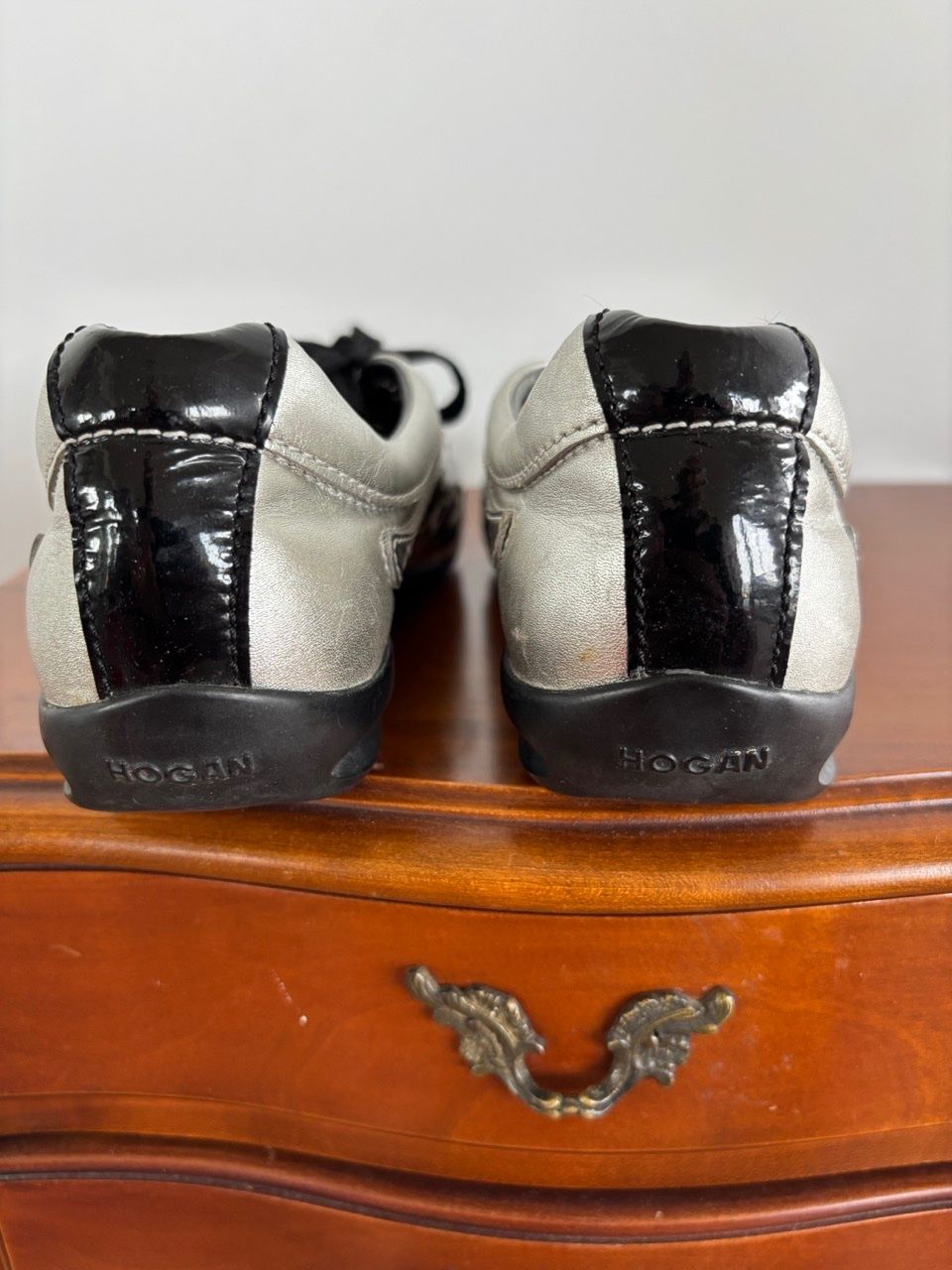 Scarpe da donna: Hogan Schuhe Silber/Schwarz, Gr. 36 1/2 – Usato da Thalwil venduto da Arleen 4