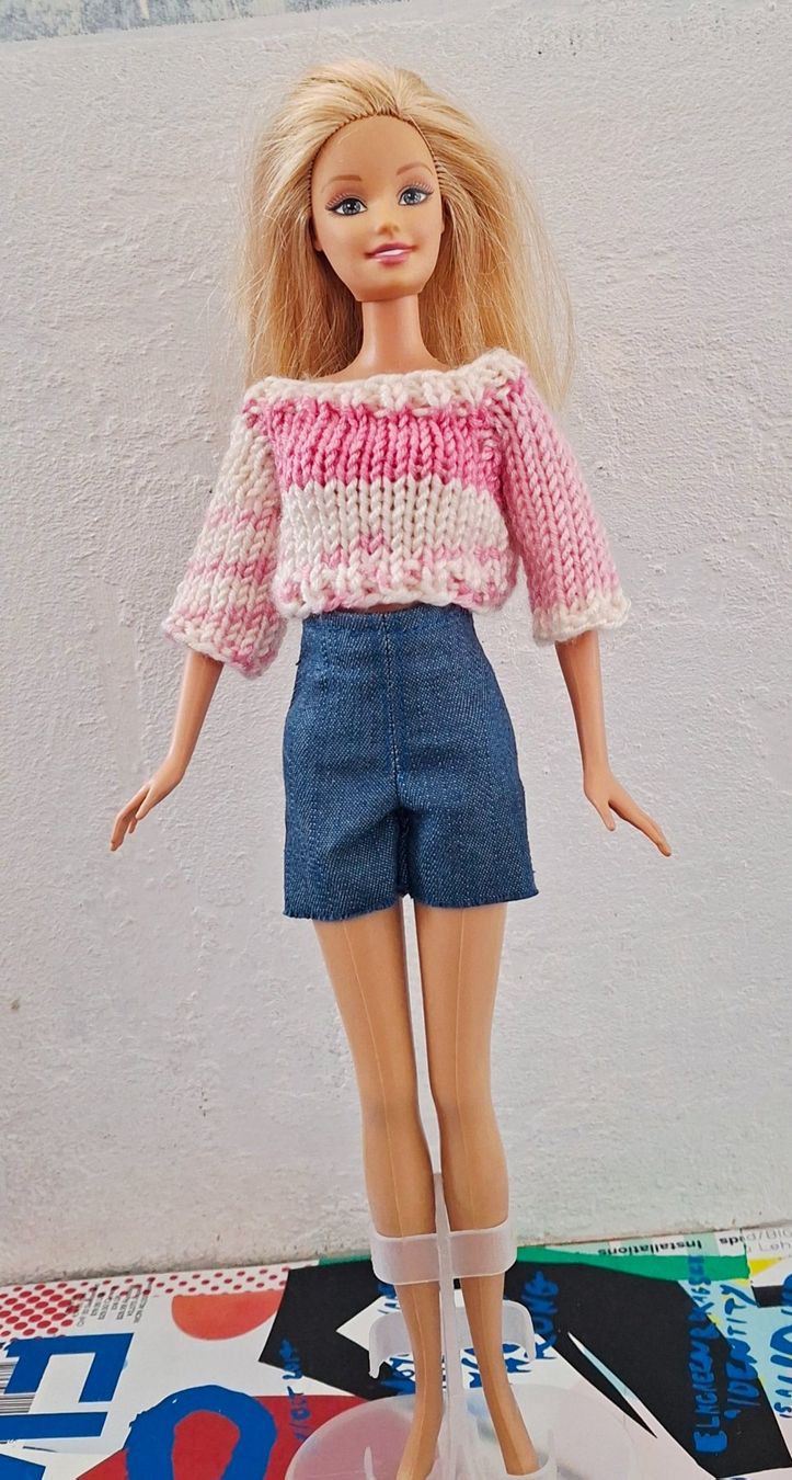 Bambole: Barbie Pullover und Shorts. Handgemacht. – Nuovo e nell'imballaggio originale da Zug venduto da Areta