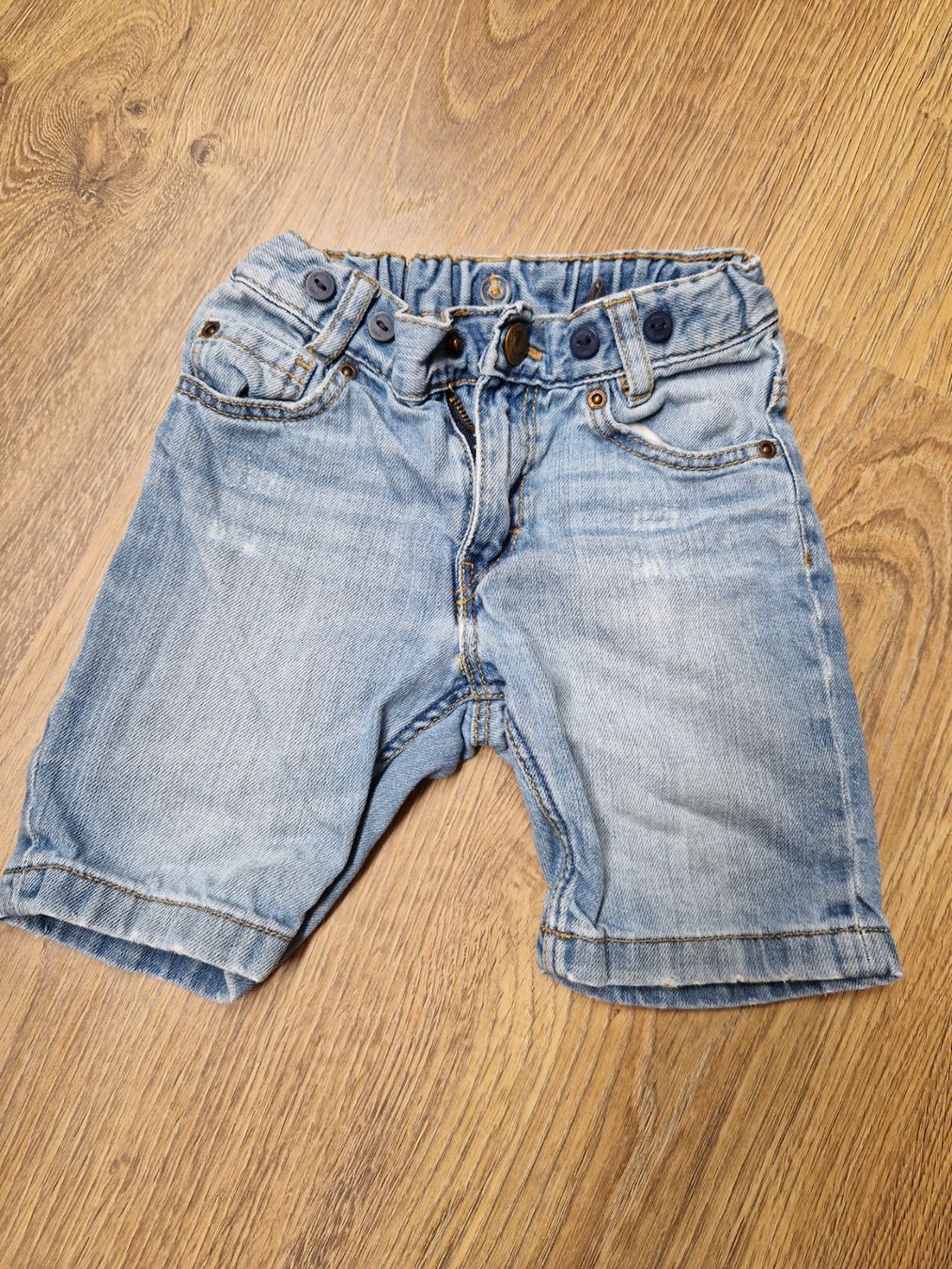 Hosen: Jeans Shorts, kurze Hose Gr. 80 – Gebraucht aus Nebikon von Japostyle