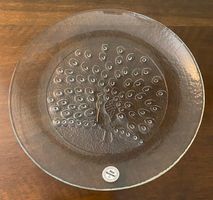 Glasteller Original Glasi Hergiswil mit Pfauenmotiv