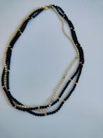 Elegante Halskette mit dunkelblauen und weissen Perlen. 750