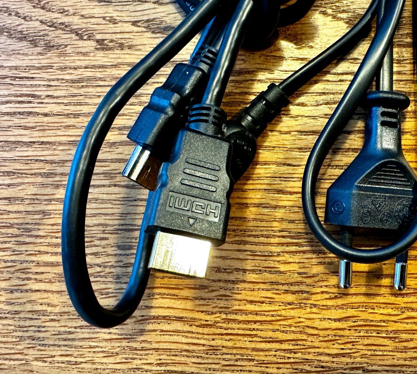 Apple Lettore multimediale & Streamer: Apple TV 3. Gen A1427 mit Remote & Kabeln – Usato da Aarau venduto da swue 2