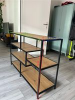 Modernes Regal / Raumteiler mit viel Stauraum 