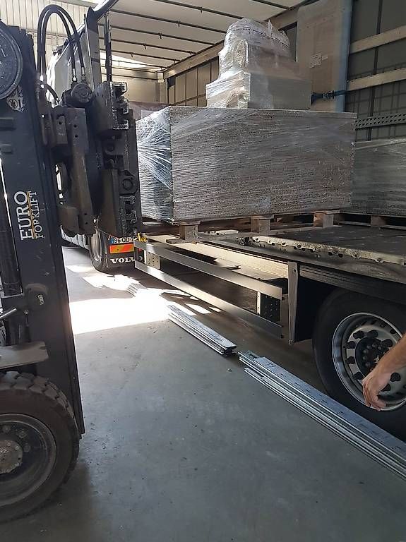 Rivestimenti per pavimenti: Je vends dalles en granit gris foncé – Usato da Corsier-sur-Vevey venduto da hel_lvr5 4