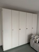 Zerlegter Kleiderschrank