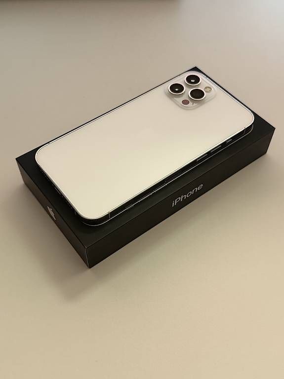 Apple Telefoni cellulari / Smartphones: iPhone 12 Pro Max 256GB in Silver/White – Usato da Riedikon venduto da Shane_G 1