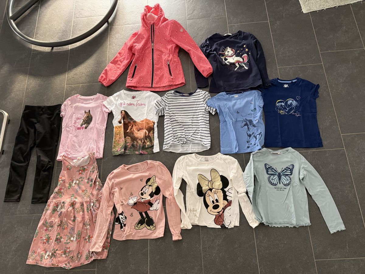 Lotti & Set di vestiti: Mädchen Kleiderpaket Grösse 134 12 Teile – Usato da Kaisten venduto da Enjoy1976