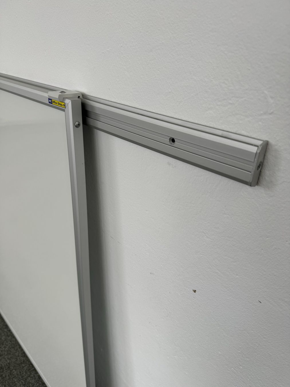 Armadi: O+C Whiteboard mit Wandschiene – Usato da Schönenwerd venduto da mcofficeshop 3