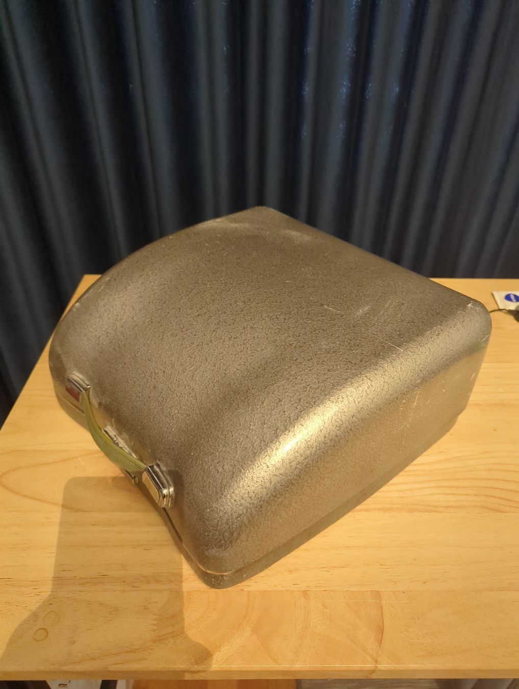 Macchine da scrivere: Olympia Traveller typewriter, portable, with case – Usato da Zürich venduto da opopoca 2