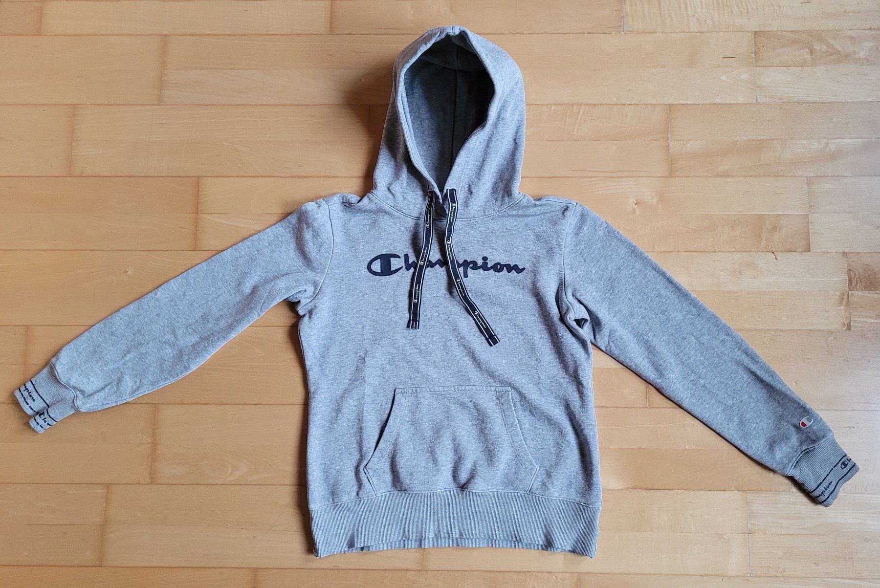 Champion Maglioni & Felpe: Champion Pullover Hoodie grau  Gr. S (128/140) – Usato da Widnau venduto da kerstinlo