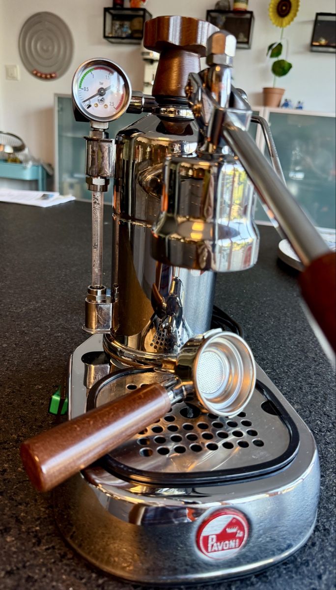 La Pavoni Macchine per caffè & Macchine per espresso: La Pavoni Professional Lusso High Design – Difettoso da Spreitenbach venduto da Gfoiera 1