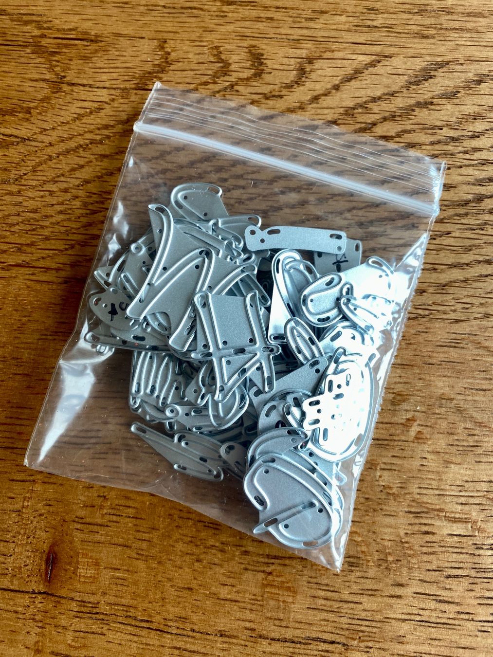 Schablonen: Sizzix Thinlits Die Cutting Set Alphabets & Numbers Scripts – Gebraucht aus Dietlikon von Kitaa 5