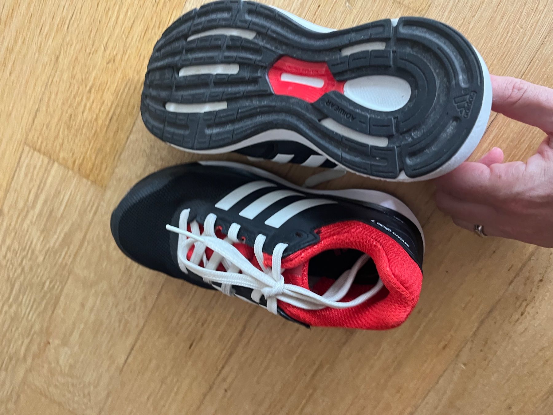 Adidas Chaussures garçon: Baskets Adidas  Gr. 29,  Top Zustand! – D'occasion à Thun par Joanne4 1