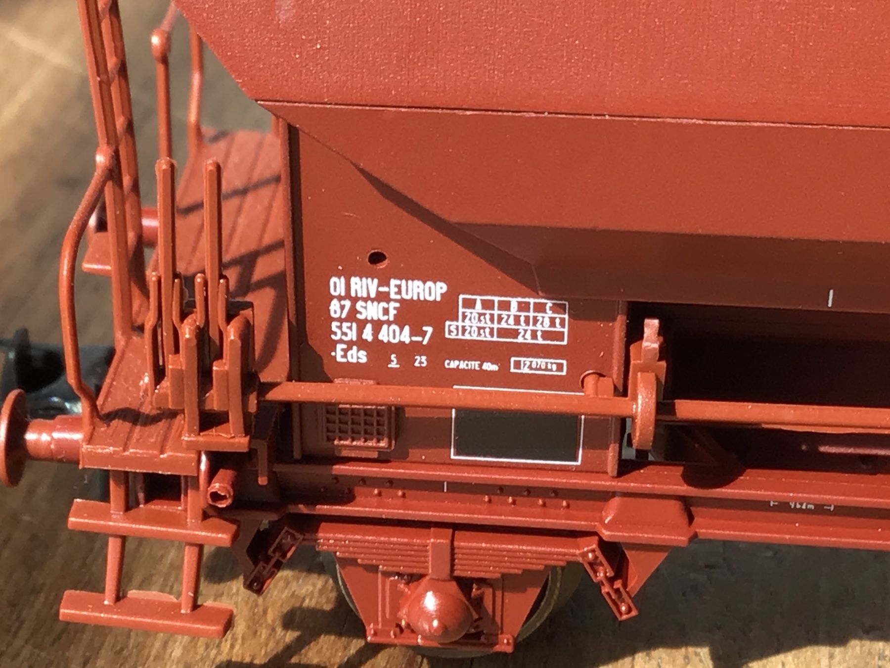 Roco Modelleisenbahnen: Roco 46432 SNCF Schüttgutwagen – Neu (gemäss Beschreibung) aus Balgach von  2