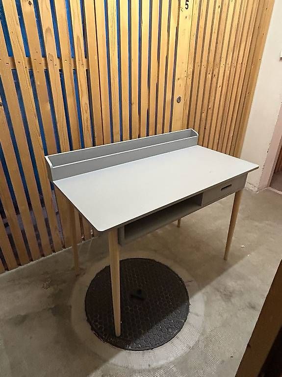 Maisons du monde Scrivanie: Bureau gris – Usato da Pully venduto da aleksandraheld 1