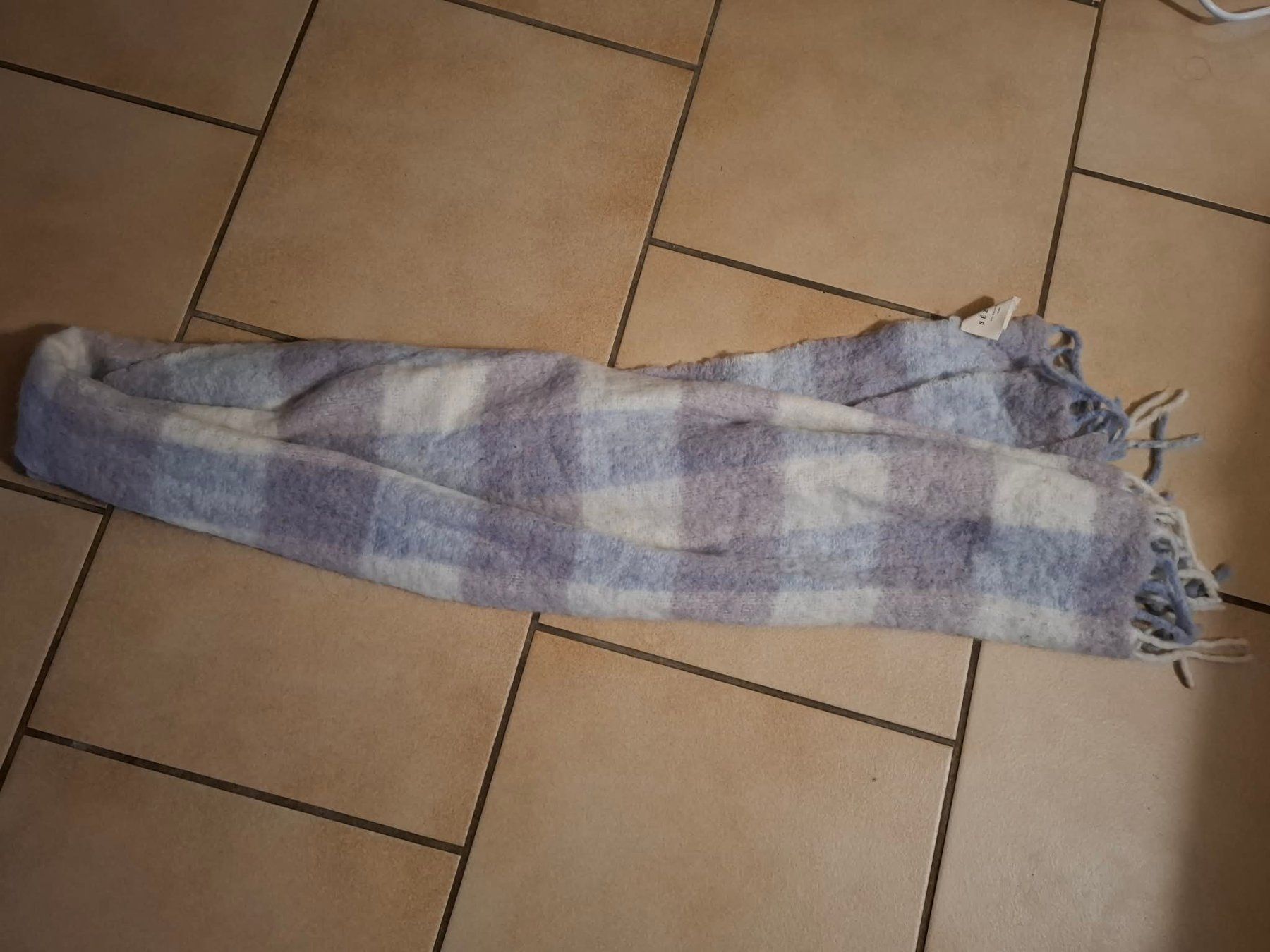 Sezane Foulard & Sciarpe: Echarpe Sézane "Louise" – Usato da Arnex-sur-Orbe venduto da kprt 1