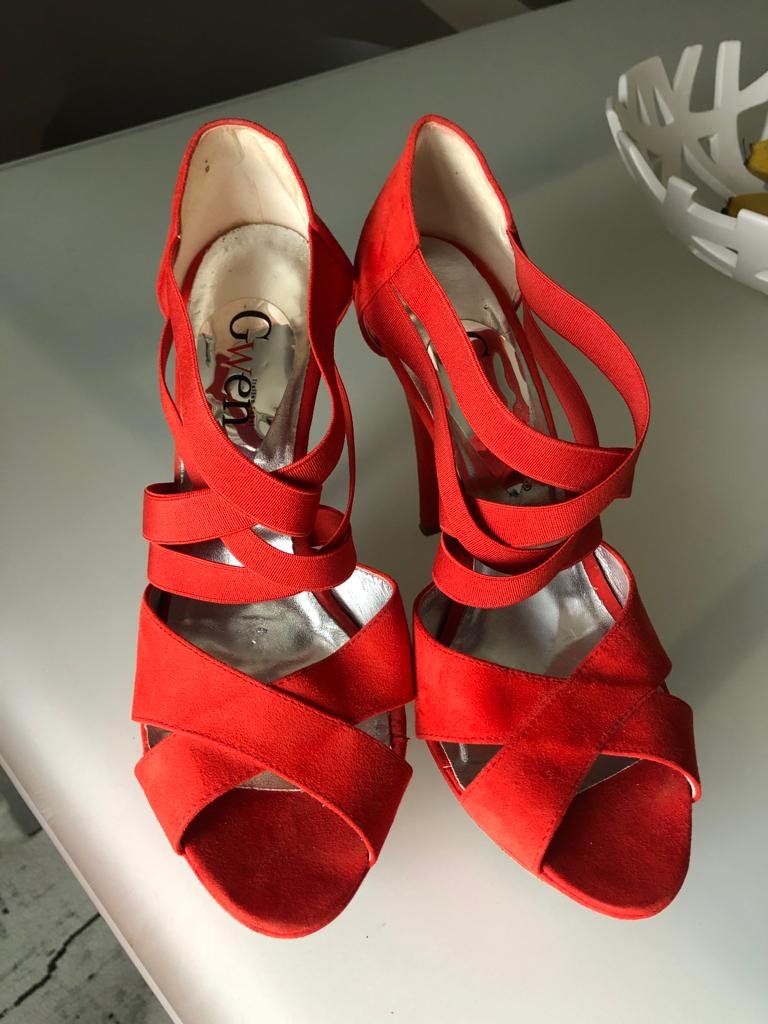 Scarpe da donna: Sandalles à talons – Usato da Neuchâtel venduto da Stwatch