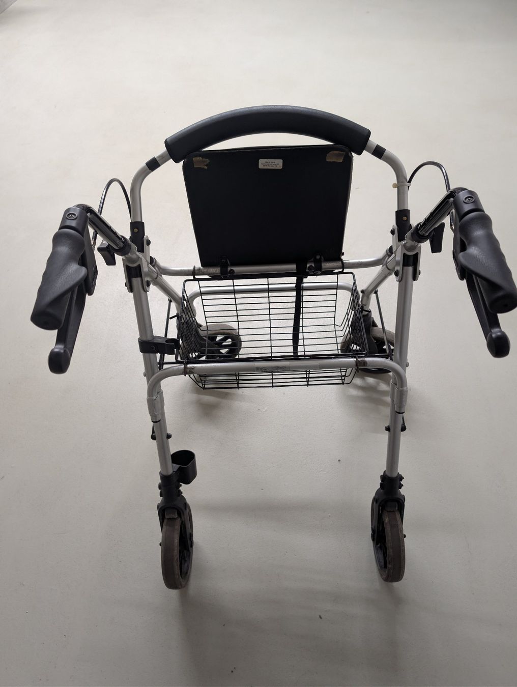 Ausili per la deambulazione: Rollator Alu – Usato da Bürglen TG venduto da Reiher9 1