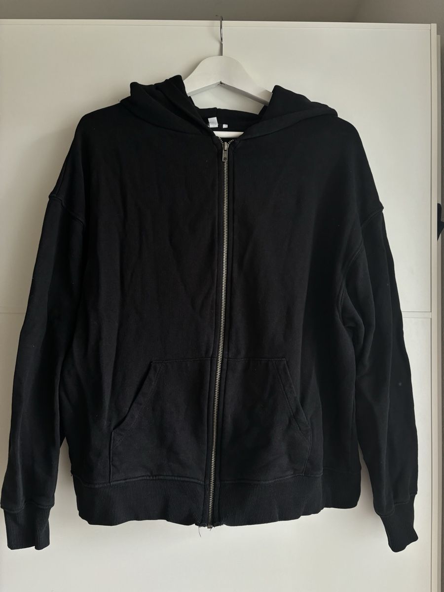 Giacche: Schwarzer Kapenzip Hoodie – Usato da Männedorf venduto da giu_wm6d 1