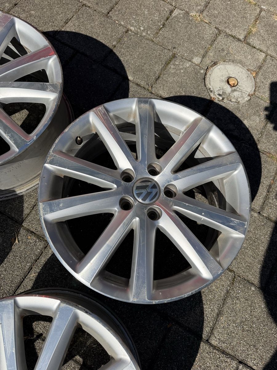 Volkswagen Cerchioni: VW Alufelgen 17zoll  – Usato da Steinach venduto da dd.grg 2