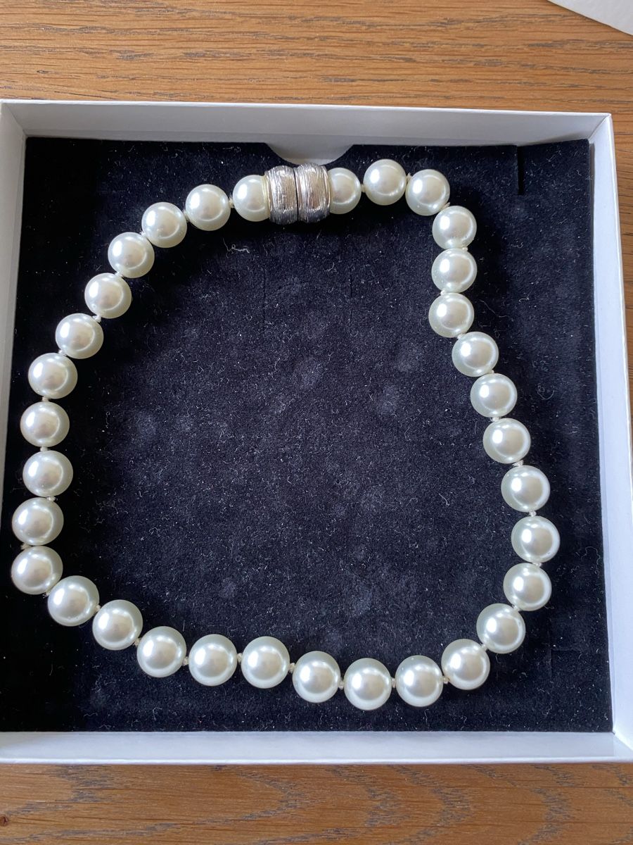 Catenine: Perlenkette mit Magnetverschluss (Modeschmuck) – Usato da Burgdorf venduto da allesolivia