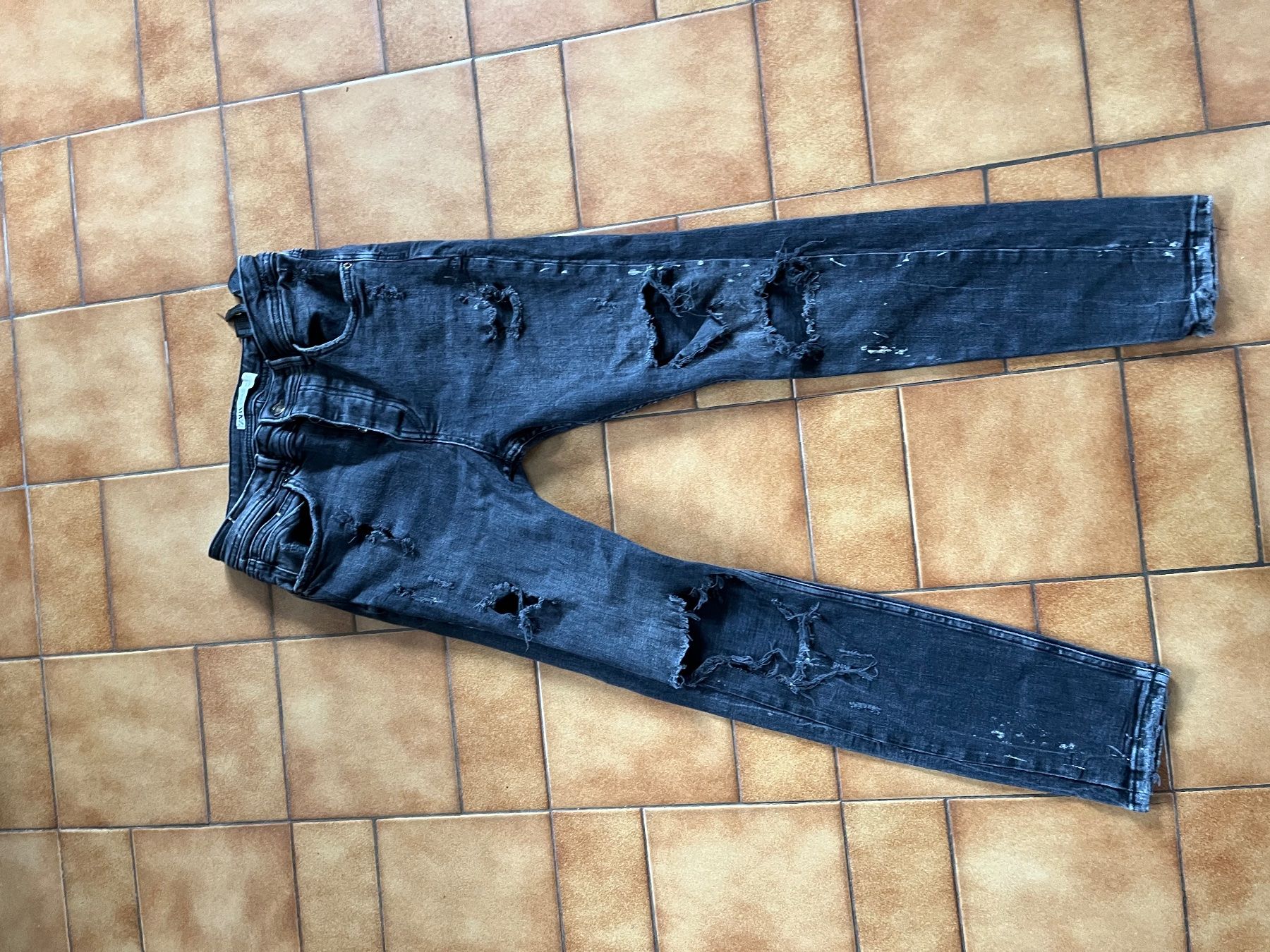 Zara Hosen: Pantalon Zara Taille euro 40 – Gebraucht aus Veyrier von kimedovapa