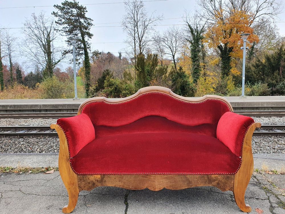 efterfølger Hvad angår folk arve Antikes rotes Plüsch Sofa | Kaufen auf Ricardo