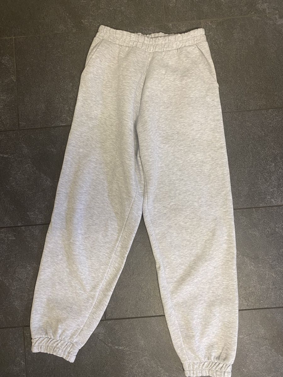 Stradivarius Pantaloni: Trainerhose Stradivarius Gr.S grau – Usato da Baar venduto da kamasija