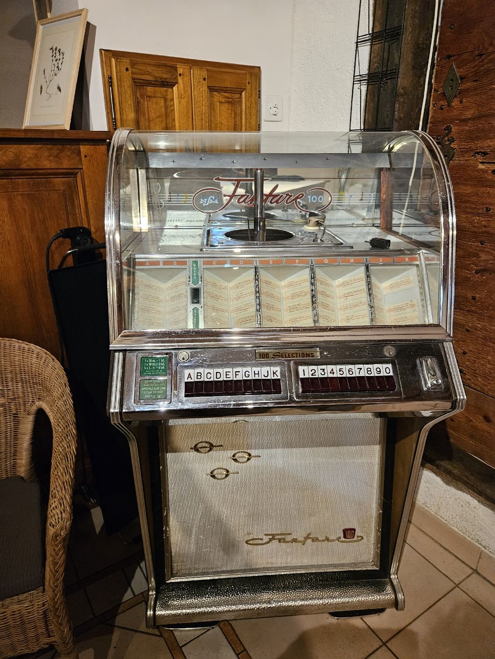 Jukebox: Jukebox NSM Fanfare 100 – Difettoso da Mont-sur-rolle venduto da Otsilab