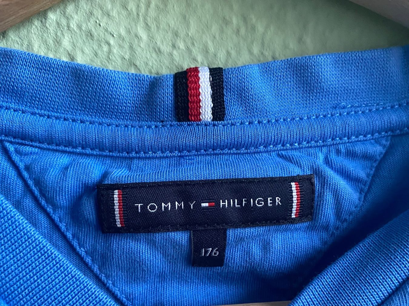 Tommy Hilfiger T-shirt: Tommy Hilfiger T-Shirt Hellblau, Gr. 176 – Usato da Basel venduto da Larry24 2